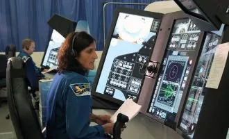 نمایشگرهای لمسی در شبیه ساز فضاپیما