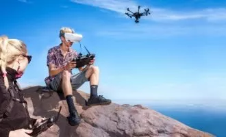 با هدست SkyView بر پهپاد خود سوار شوید