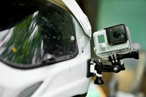 شرکت‌های هوش مصنوعی برای آموزش مدل‌ها درحال نابودی میلیون‌ها کتاب چاپی هستند