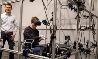 مارک زاکربرگ هدست آکیلس