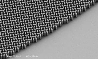 عدسی با تکنولوژی نانو متالنز