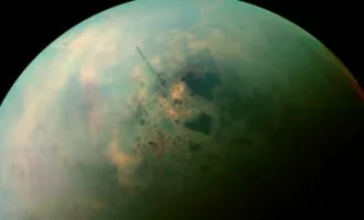 تایتان قمر سیاره زحل