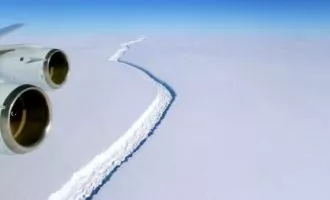 جدا شدن بزرگترین قطعه یخ از قطب جنوب