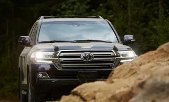 Toyota-Land_Cruiser_2016