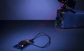 شارژ بی سیم موبایل با استفاده از لیزر