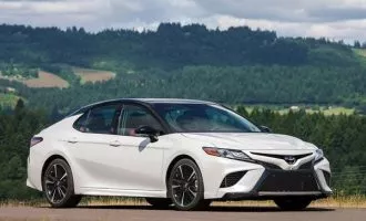 Toyota-Camry-2018