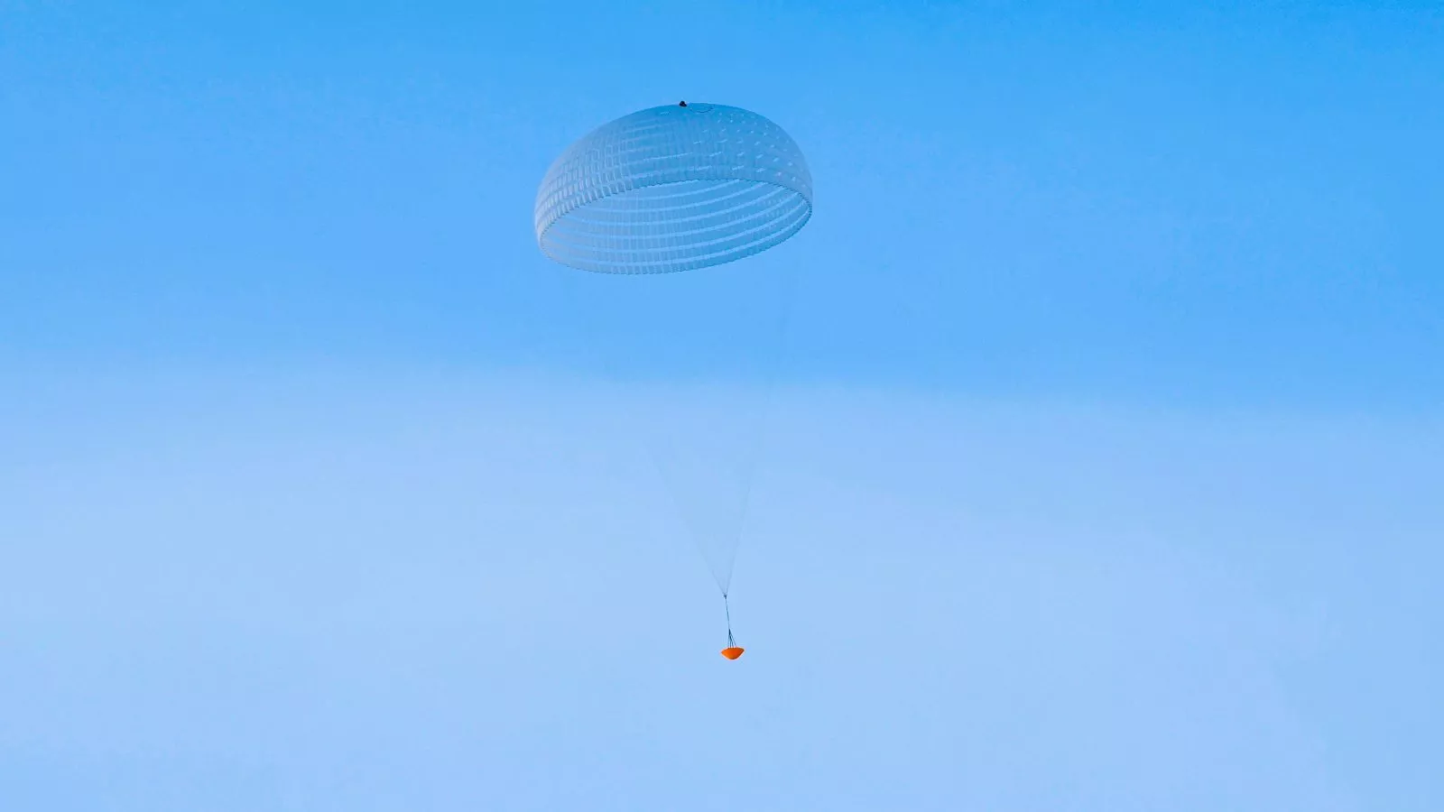 تست چتر غول پیکر فضاپیمای ExoMars برای فرود روی مریخ