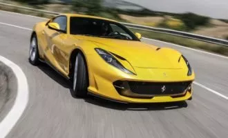 Ferrari-812-Superfast-front-three-quarter-in-motion-07-2-e1497910781180