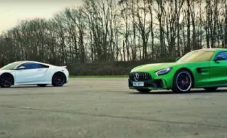 acura-nsx-vs-mercedes-amg-gt-r-reverse-drag-race-has-it-all_1 (2)
