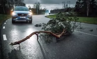 volvo-cars-can-now-talk-to-volvo-trucks (4)