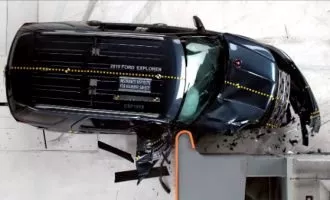 major-flaws-revealed-by-the-iihs-passenger-side-small-overlap-front-crash-test-126284_1