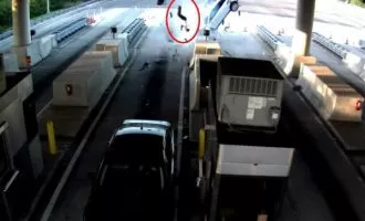 shocking-florida-turnpike-crash-caught-on-video-always-wear-a-seatbelt (1)