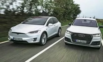 tesla-model-x-vs-audi-sq7