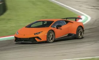 b23fc1b4-lamborghini-huracan-performante-2