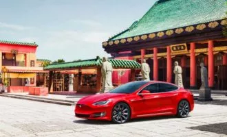 red-tesla-model-s-china