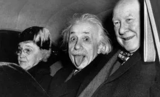 زبان آلبرت اینشتین