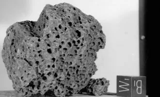 سنگ های کره ماه