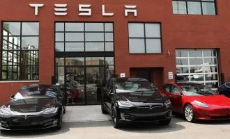 tesla-store-1540478630