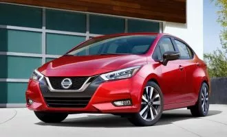 Nissan-Versa-2020 (1)