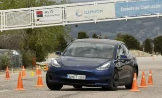 Tesla-Model 3 Moose test (2)
