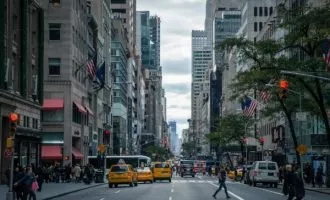 جریمه عابران پیاده موبایل به دست