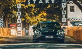 6f75d53d-porsche-taycan-2019-goodwood-mark-webber-3