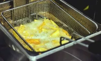 مصرف غذاهای سرخ کردنی