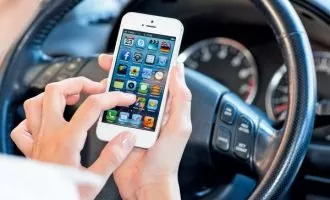 using phone while driving (1)