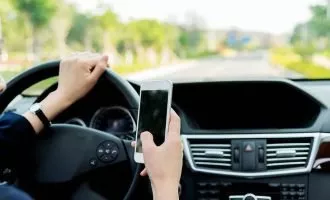 استفاده از موبایل هنگام رانندگی