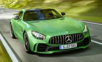 Mercedes-Benz-AMG-GT-R-2