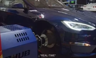 تسلا مدل S Plaid بر روی داینامومتر