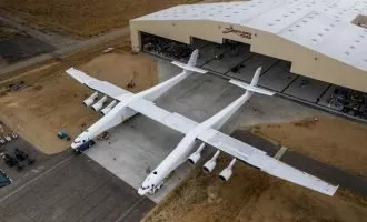 پرواز آزمایشی بزرگ‌ترین هواپیمای دنیا توسط استراتولانچ