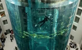 آکواریوم AquaDom