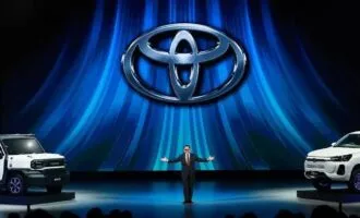 تویوتا هایلوکس برقی