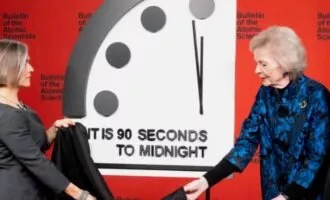 ساعت آخرالزمان 2023