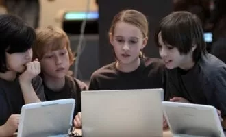 دانش‌آموزان