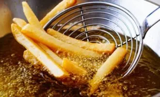 دور ریختن روغن آشپزی