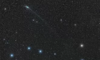 تصویر روز ناسا: دنباله‌دار ZTF در میان خرس‌های آسمان شب