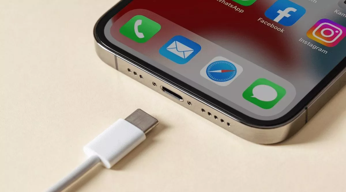آیفون USB-C