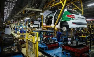 توقف عرضه دو مدل خودرو در بورس