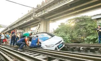 خودرو در ریل راه‌آهن