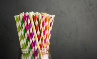 نی‌های کاغذی