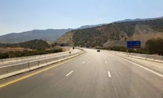 آزادراه اصفهان- شیراز