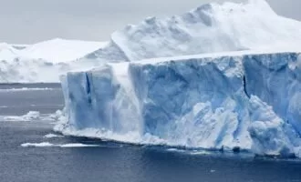 حرکت بزرگترین کوه یخ دنیا