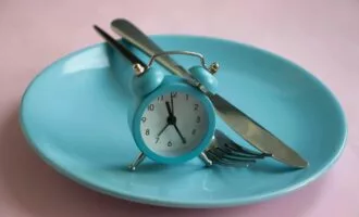 زمان بندی غذا خوردن و ریسک بیماری قلبی عروقی