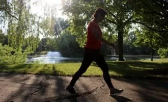 سلامت پیاده روی در بزرگسالان مسن تر