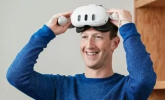 مارک زاکربرگ و هدست