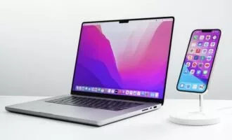 مک بوک پرو آیفون