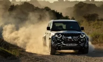 لندروور دیفندر اکتا