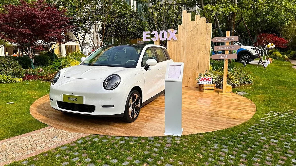 کی ام سی E30X
